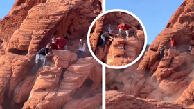Bezohledné chování turistů v národním parku: Poničili slavný skalní útvar!