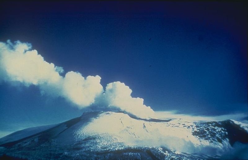 Nevado del Ruiz je masivní, ledem pokrytý stratovulkán nacházející se na severu Kolumbie.