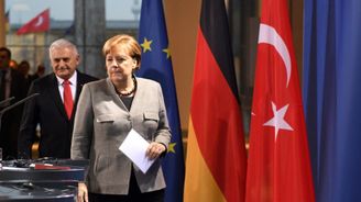 Lenka Klicperová: Média ignorují, co se děje v Sýrii. Merkelová kritizuje Turky, ale zároveň jim prodává zbraně 