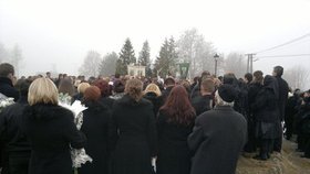 Na pohřeb dorazilo mnoho lidí