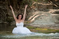 Nevěsta se utopila při focení: Svatební šaty jí stáhly pod vodu