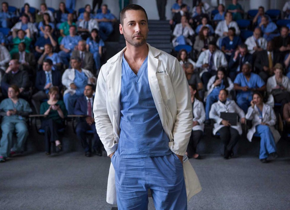 New Amsterdam: Doktor Max Goodwin (Ryan Eggold) nastupuje do nejstarší nemocnice v USA na místo ředitele. Okamžitě začíná provádět radikální změny ku prospěchu špitálu, lékařů a zejména pacientů.