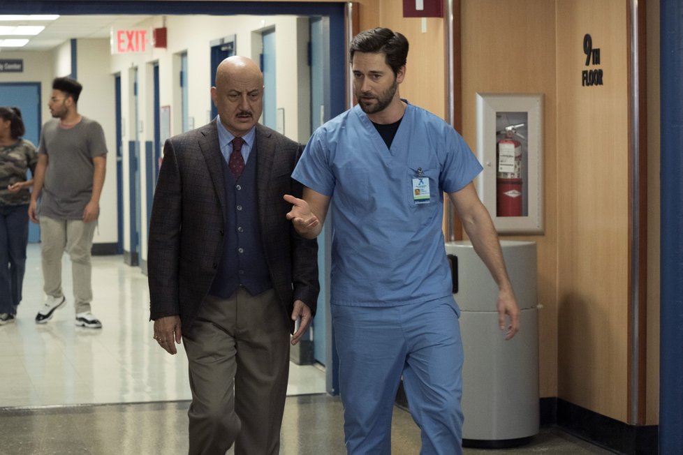 New Amsterdam: Doktor Max Goodwin (Ryan Eggold) nastupuje do nejstarší nemocnice v USA na místo ředitele. Okamžitě začíná provádět radikální změny ku prospěchu špitálu, lékařů a zejména pacientů.