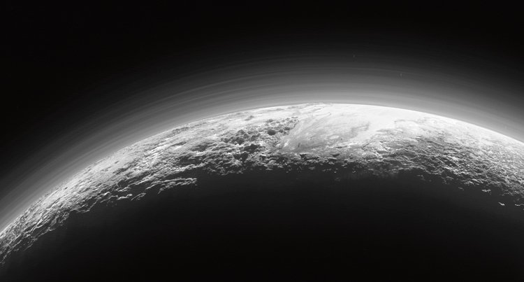 Sonda New Horizons šmíruje Pluto