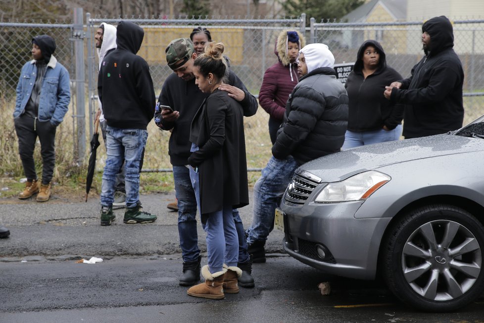 V New Jersey u obchodu došlo ke krvavé přestřelce, zemřel policista - otec 5 dětí, civilisté i pachatelé