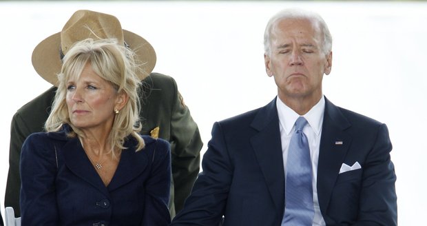 Viceprezident USA Joe Biden se ženou Jill naslouchali s těžkým srdcem