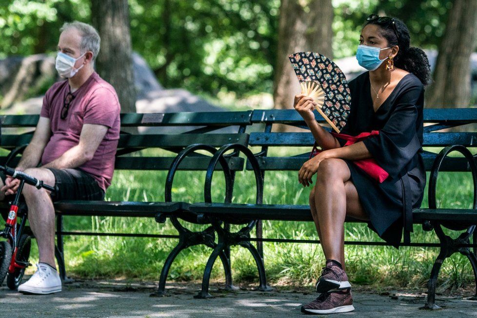 Koronavirus v New yorku: I přesto, že patřilo jedno z nejlidnatějších měst v Americe k ohnisku nákazy se zde vrací život do normálu a parky se opět plní lidmi (22.6.2020)