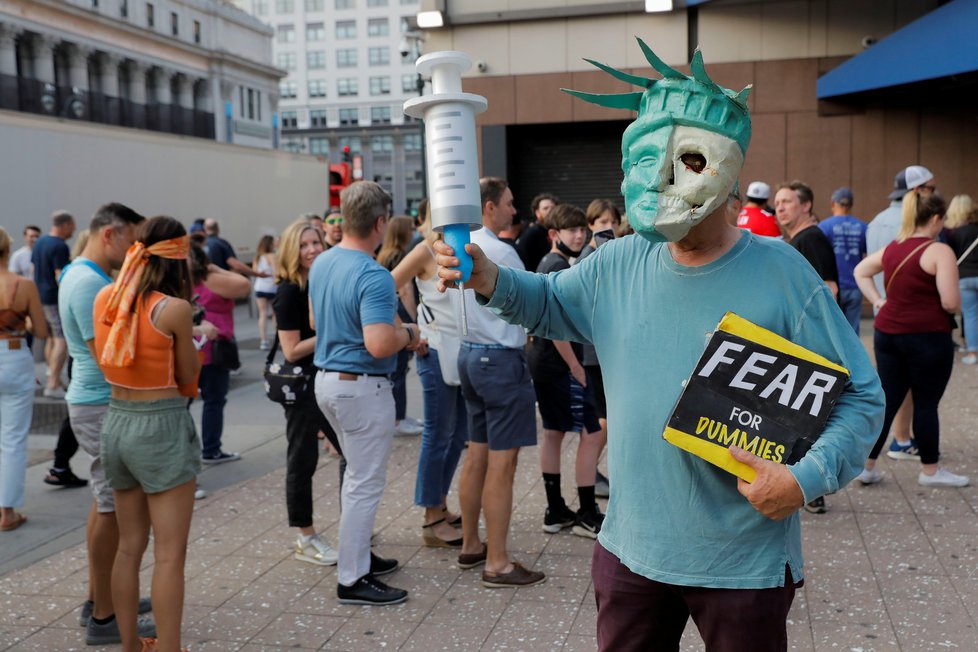 Protest proti očkování proti covidu v New Yorku (21. 6. 2021)