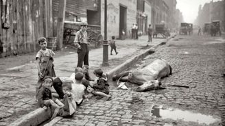Slumy New Yorku na přelomu století: Miliony imigrantů, špína, chudoba a vraždy