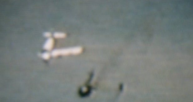 Fotografie srážky letadla s výletní helikoptérou