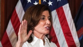 Nová guvernérka státu New York Kathy Hochulová (24.8.2021)