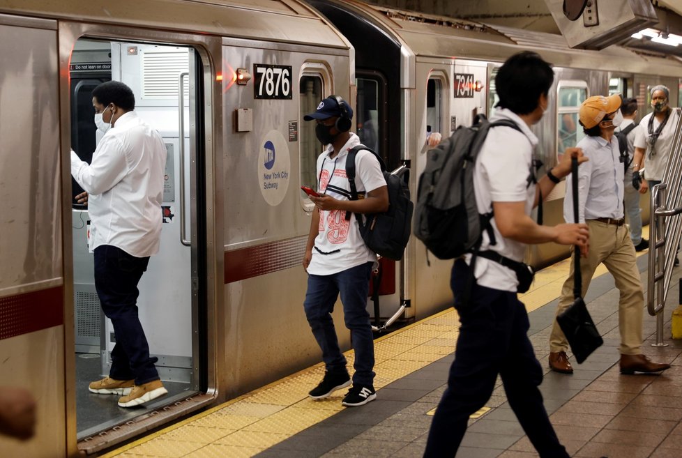 New York City je v první fázi uvolňování bezpečnostních opatření.