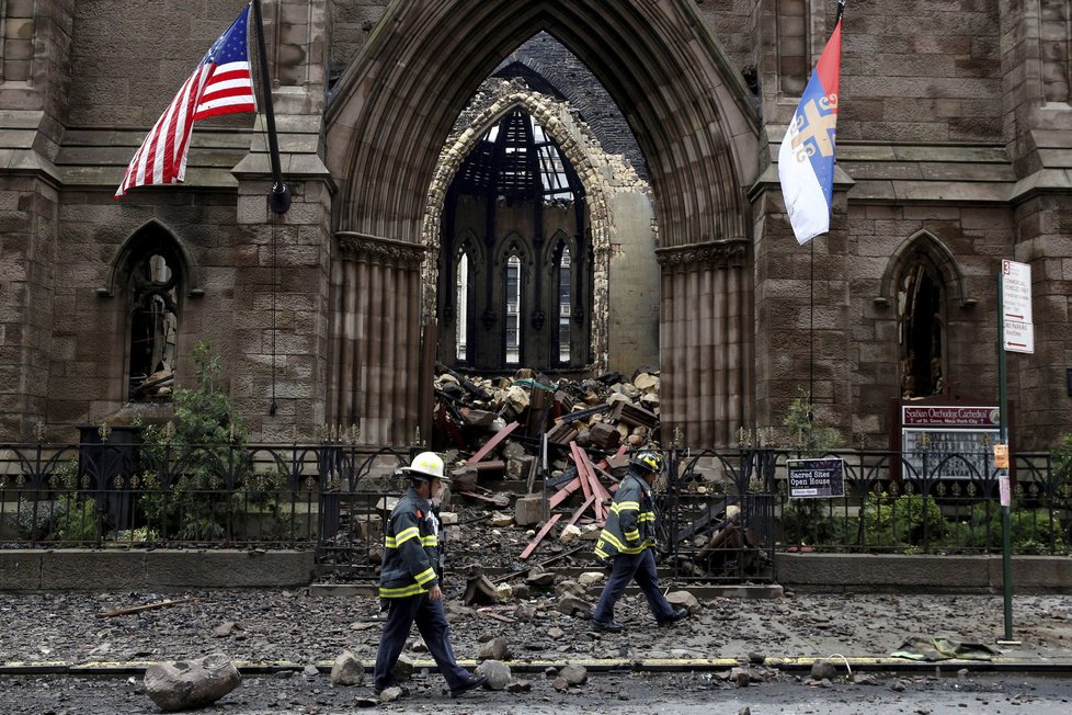 Požár zcela zničil kostel sv. Sávy, který byl centrem srbské komunisty v New Yorku. Několik hodin před tím přitom byl plný lidí. Začaly totiž pravoslavné Velikonoce.