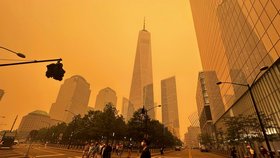 Kouř z Kanady zahalil New York do toxického smogu (8.6.2023).