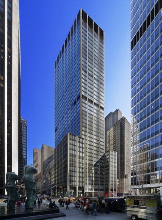 1290 Avenue of the Americas – Trumpův podíl na mrakodrapu má hodnotu dvě miliardy dolarů.