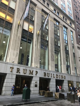 40 Wall Street alias Trump Building. Trump podle obžaloby jednou uváděl hodnotu 11 miliard korun, berňáku jen 358 milionů.
