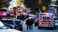 Útok na Manhattanu: Náklaďák smetl cyklisty a školní autobus. Pak přišla palba.