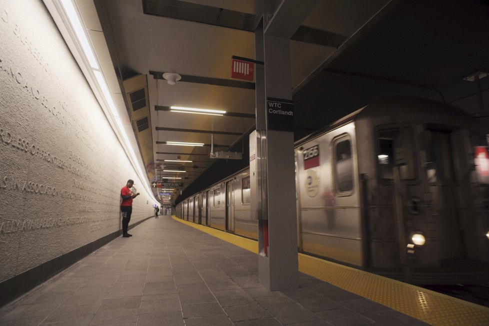 Stanice newyorského metra zničená 11. 9. 2001 je znovu v provozu.