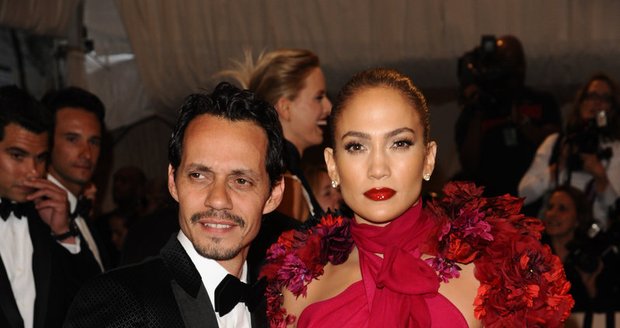 Herec a zpěvák Marc Anthony s manželkou Jennifer Lopez