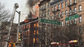 Po výbuchu plynu a následném požáru v New Yorku už spadly dvě budovy.