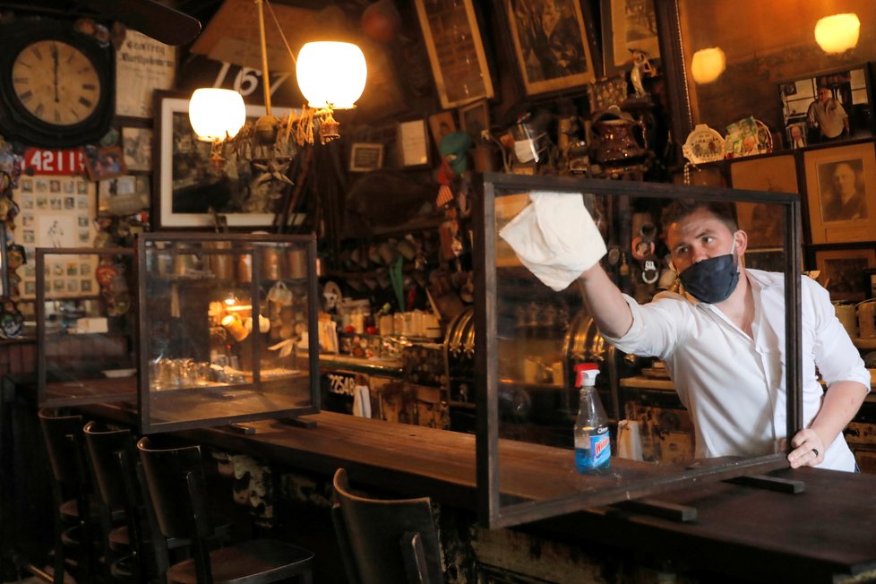 V New Yorku již mohly otevřít bary a restaurace (4.5.2021) V New Yorku již mohly otevřít bary a restaurace (4.5.2021)