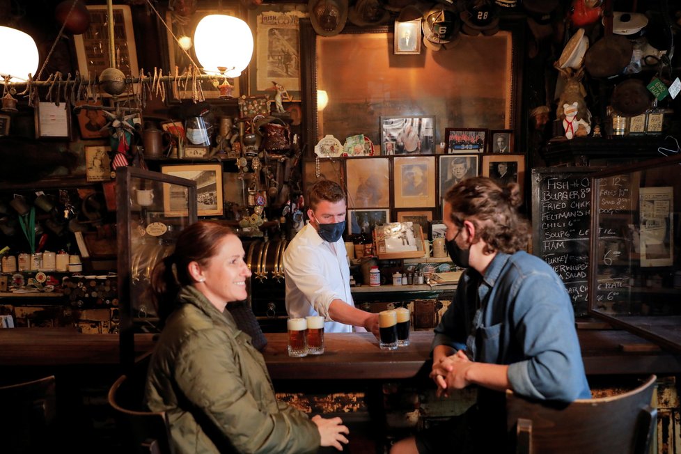 V New Yorku již mohly otevřít bary a restaurace (4.5.2021) V New Yorku již mohly otevřít bary a restaurace (4.5.2021)
