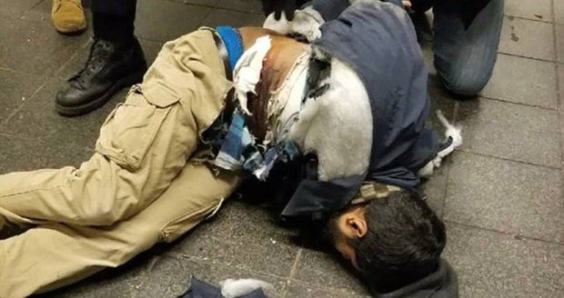 Exploze na Manhattanu: Bangladéšan na sobě odpálil bombu poblíž Times Square