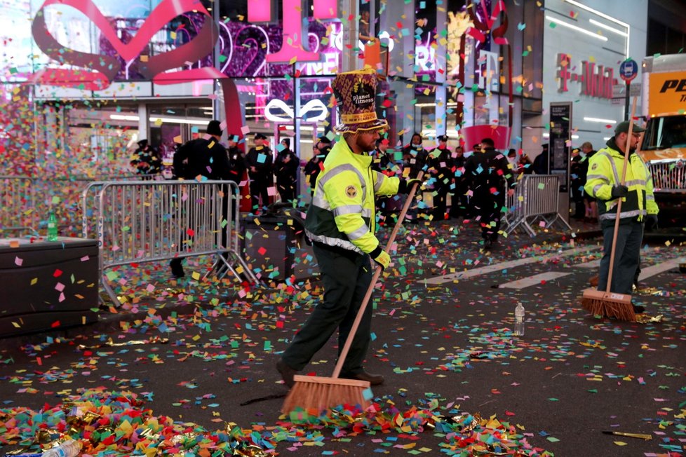 Konfety na newyorském Times Square.