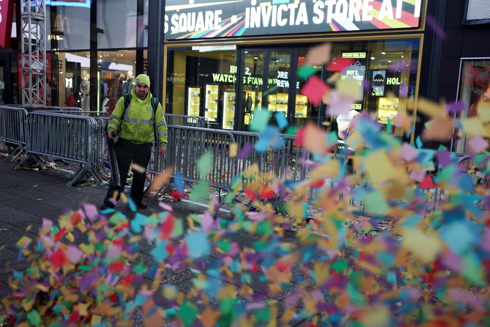 Konfety na newyorském Times Square.