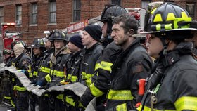 Při požáru domu v New Yorku zemřelo 19 lidí včetně devíti děti (9. 1. 2022)