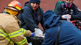 Při požáru bytu v New Yorku zemřelo 19 lidí včetně devíti děti (9. 1. 2022)