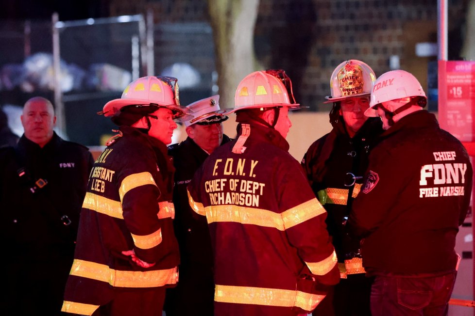 Při požáru bytu v New Yorku zemřelo 19 lidí včetně devíti dětí. (9. 1. 2022)