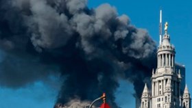 Prach z požáru obou výškových budov zasypal Manhattan místy i do výšky dvaceti centimetrů.
