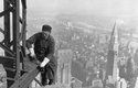 Stavební práce na mrakodrapu Empire State Building roku 1930