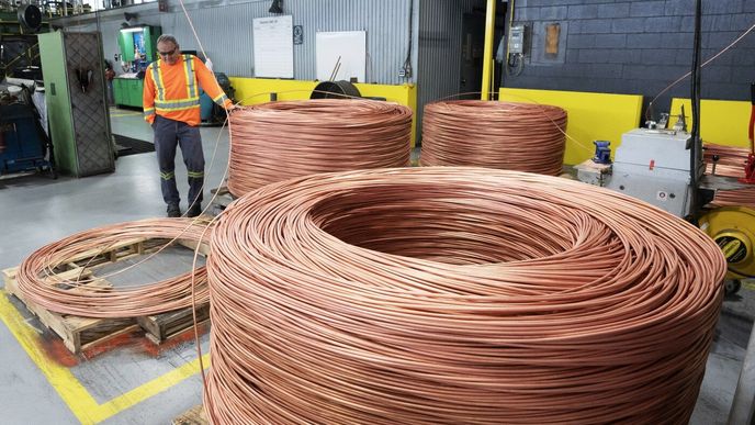 cívka měděného drátu ve výrobně firmy Nexans cívka měděného drátu ve výrobně firmy Nexans