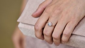 3 jednoduché tipy, jak se správně starat o svůj zásnubní prsten