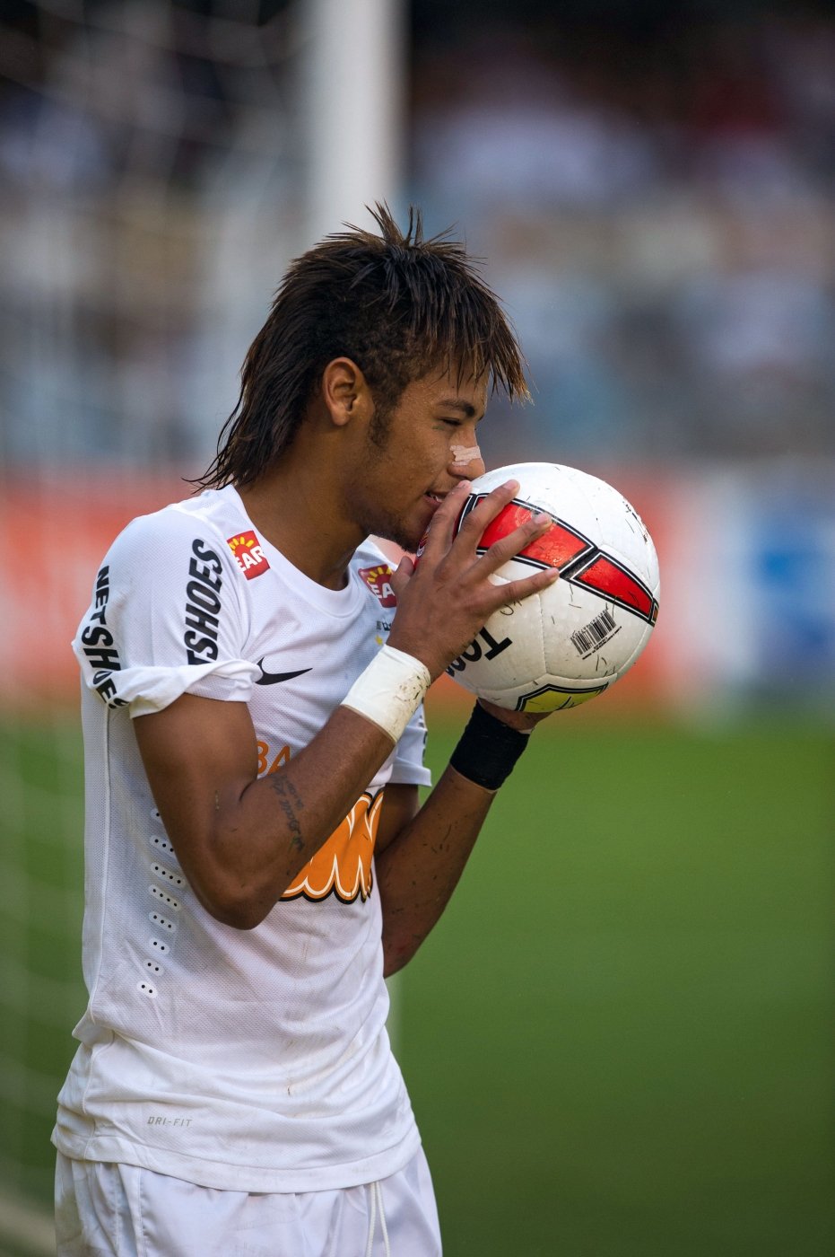 Neymar kouzlí v dresu Santosu. Který velkoklub z Evropy jej nakonec uloví?
