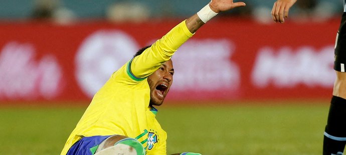 Neymarova bolest po špatném došlapu, který odneslo levé koleno.