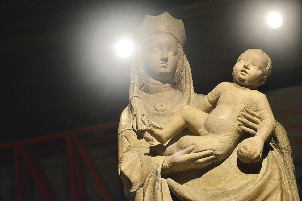 Poslední letošní výstavou Národní galerie Praha je výstava v Anežském klášteře věnovaná krásným madonám