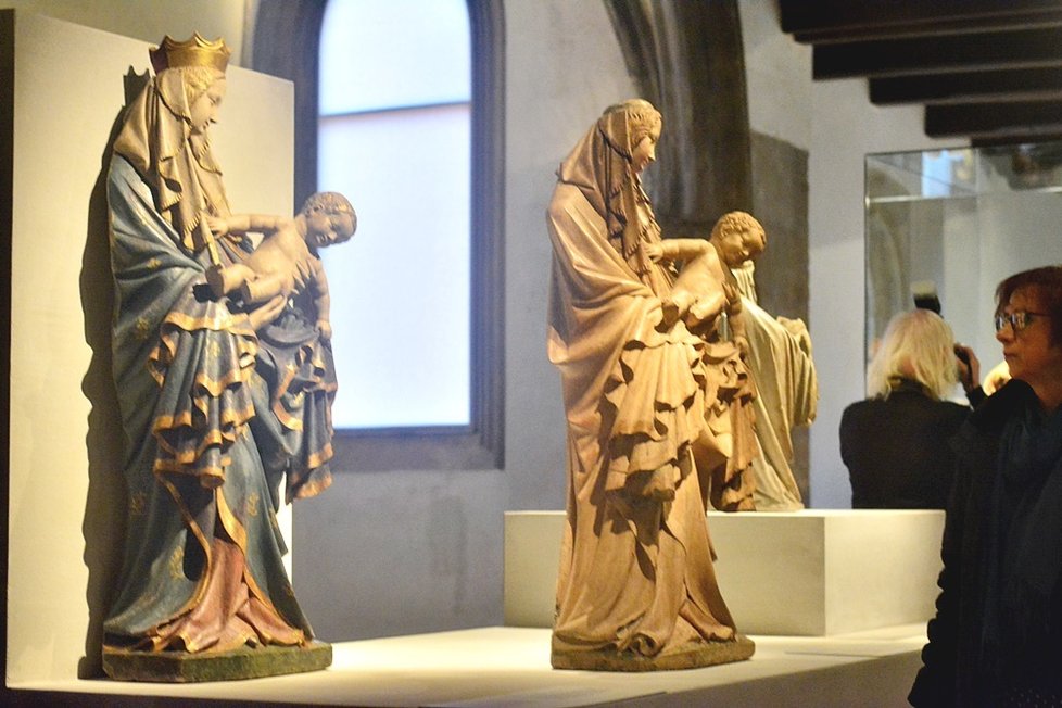 Poslední letošní výstavou Národní galerie Praha je výstava v Anežském klášteře věnovaná krásným madonám