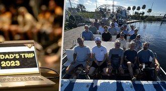 Bruins si užívají výlet otců: Na projížďce vznášedlem po floridských bažinách