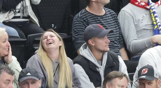 Tenistka Vondroušová a její nová láska: Dováděli na hokeji! Tenistka Vondroušová a její nová láska: Dováděli na hokeji!