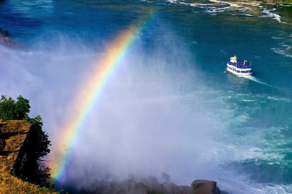 Niagarské vodopády jsou jednou z nejpopulárnějších turistických atrakcí v USA.
