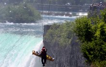 Sebevrah skočil do Niagary... Vytáhli ho živého! Přežil skok z 55 metrů!