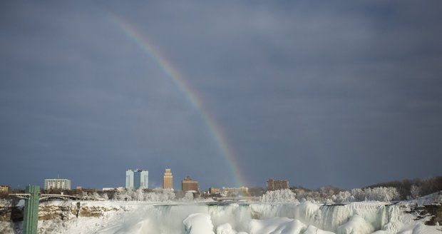 V USA udeřily kruté mrazy: Zamrzly i Niagarské vodopády!