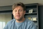 Niall Horan při online koncertu v době koronaviru