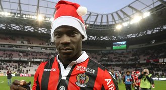 Balotelli dal dva góly a slavil jako Santa. Monaco padlo s Lyonem