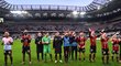 Fotbalisté Nice vedou francouzskou ligu, výhru slavili jako Santa Clausové