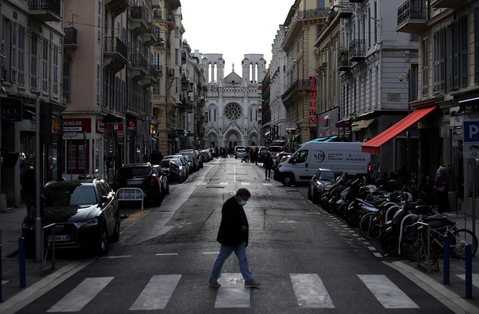 Útok v Nice: Lidé se vydali do ulic kvůli teroristickému činu v kostele (29. 10. 2020).