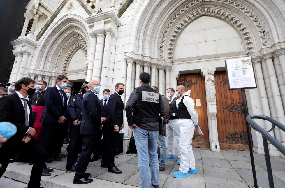 Mladý tuniský migrant vraždil v bazilice Notre Dame v Nice na jihu Francie.